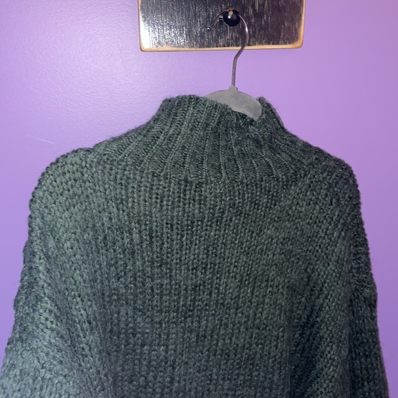 US medium forest green turtle neck sweater - Picture 3 of 3